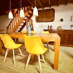 Charming Rustic Wine Cellar House In With Fireplace Σπίτι διακοπών